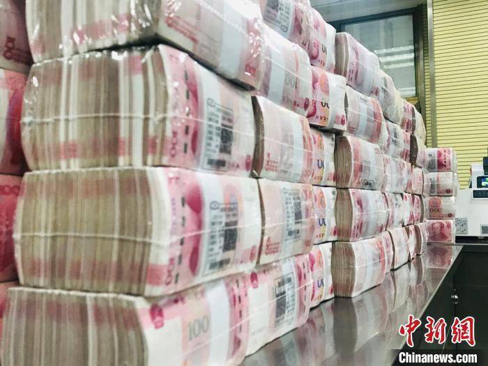 涨<strong></p>
<p>换汇</strong>！涨！涨！人民币升值为何这么猛？
