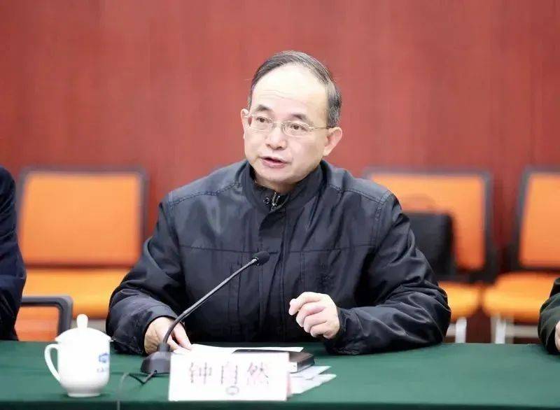 钟自然故意泄露国家秘密<strong></p>
<p>巴菲特理财</strong>，情节严重
