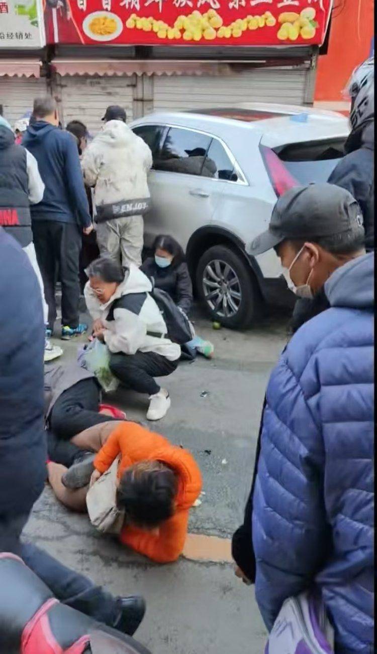 沈阳一网红早市发生汽车撞人事件<strong></p>
<p>华夏理财险</strong>，多人受伤倒地