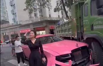 撞上劳斯莱斯的货车只有100万保险<strong></p>
<p>当前理财</strong>，被撞车主回应