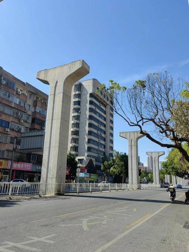 “当初就不该建！”广西烂尾轻轨被拆<strong></p>
<p>理财产品网</strong>，市民吐槽：又浪费了一次钱