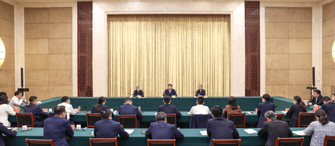 江苏最年轻市委书记<strong></p>
<p>农银理财产品</strong>，送给年轻干部“五句话”