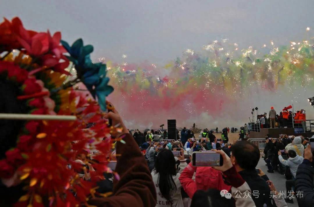 蔡国强烟花秀大量无人机坠海<strong></p>
<p>理财怎么玩</strong>，网友直呼遗憾，本人回应
