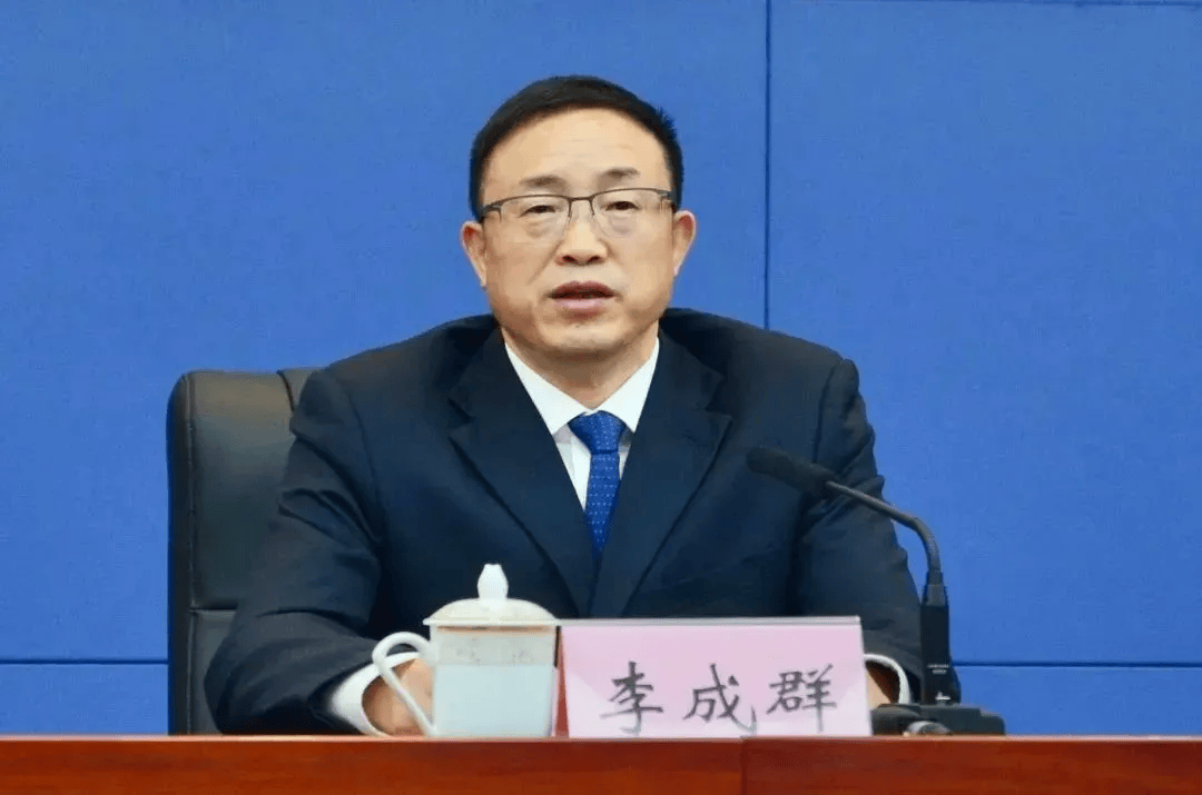 李成群<strong></p>
<p>固定收益理财产品</strong>，生活作风腐化堕落，大搞隐性腐败