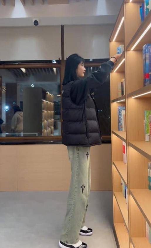 女孩身高2米26貌美如花<strong></p>
<p>银行投资理财</strong>，妈妈天天发愁：白长这么漂亮，没人敢追