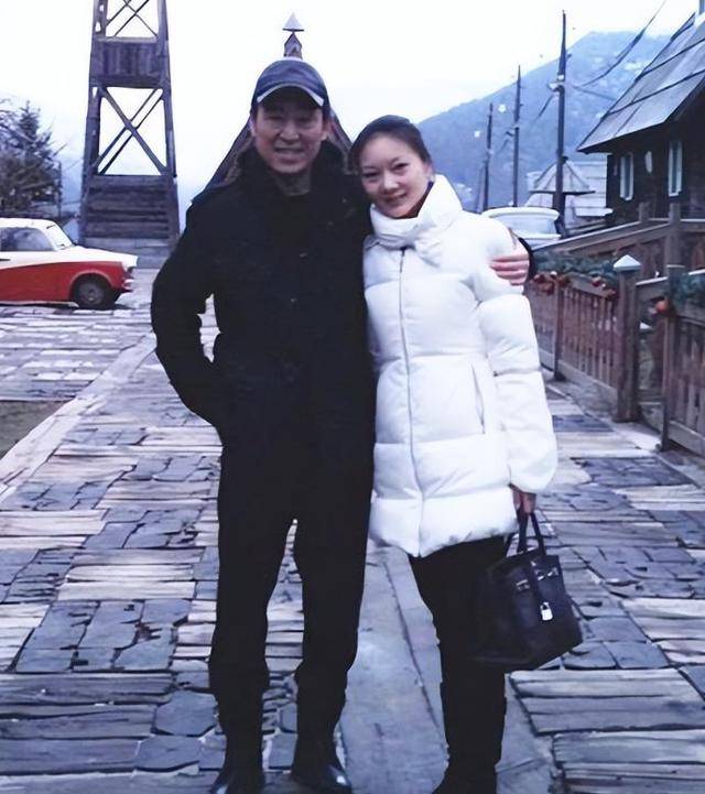 陈婷现实长什么样？路人镜头才是“照妖镜”<strong></p>
<p>理财小程序</strong>，突然理解张艺谋了