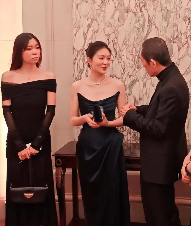 陈婷现实长什么样？路人镜头才是“照妖镜”<strong></p>
<p>理财小程序</strong>，突然理解张艺谋了