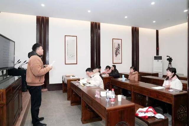 成都女博士二十多分钟背诵83首古诗词<strong></p>
<p>理财投资可靠吗</strong>，获杜甫草堂终身免票：两个月背了超6400字