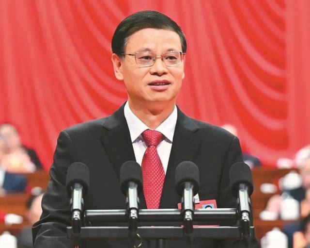 江苏省长：“第一写多了<strong></p>
<p>理财送手机</strong>，删掉了”