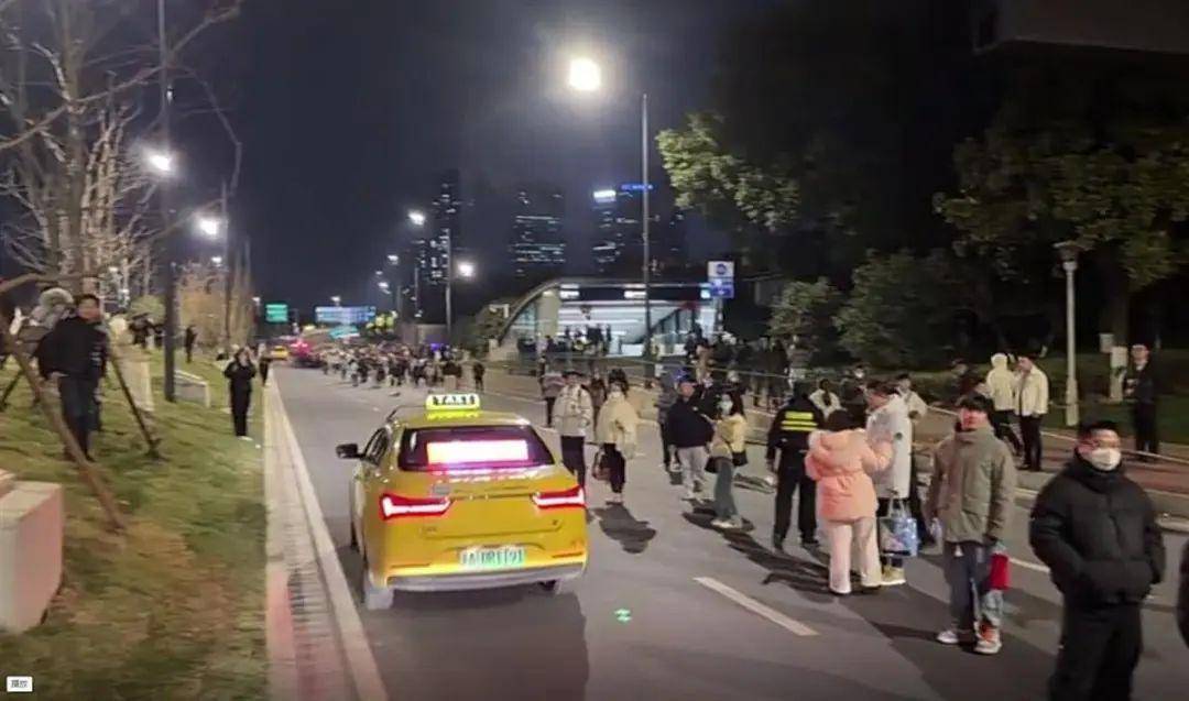 南京地铁突发故障致大量乘客滞留<strong></p>
<p>投资理财网站</strong>，官方：正抢修，已安排接驳车