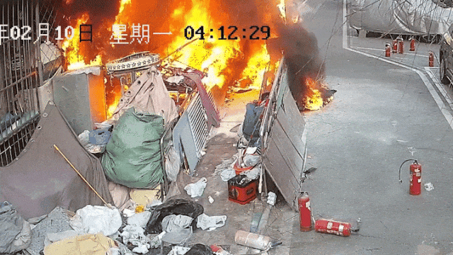 “你们不用管<strong></p>
<p>p2p理财跑路</strong>，出事我负责”！老人囤废品堵塞逃生路，不幸起火遇难
