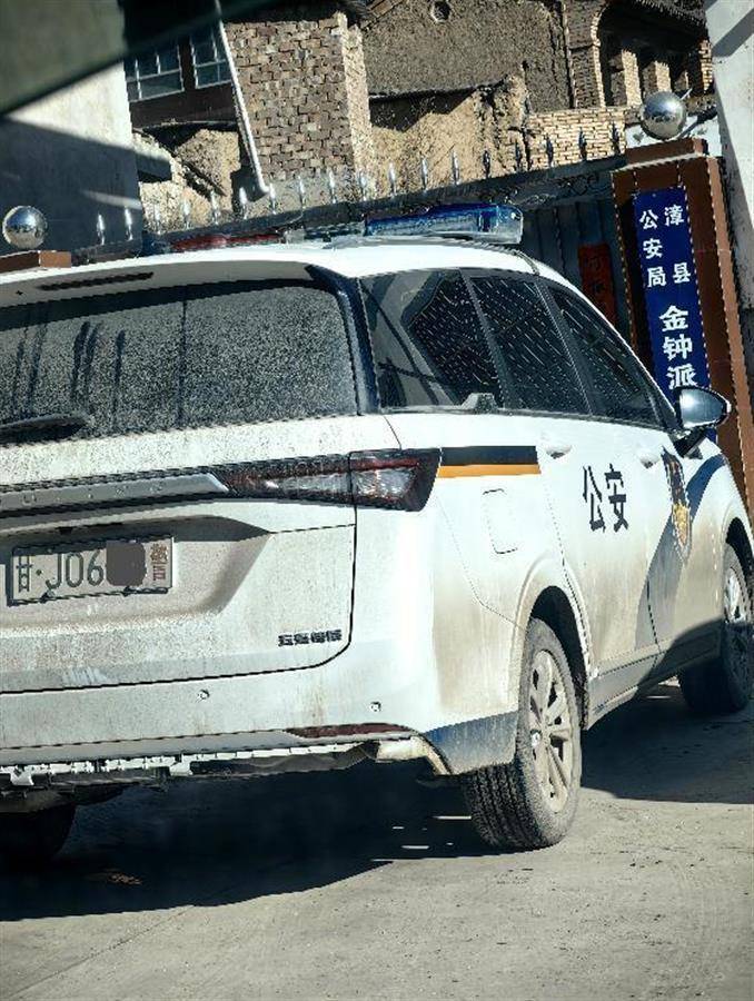 警车把农用车“别进”沟里<strong></p>
<p>北京的理财</strong>，三个问题需要澄清