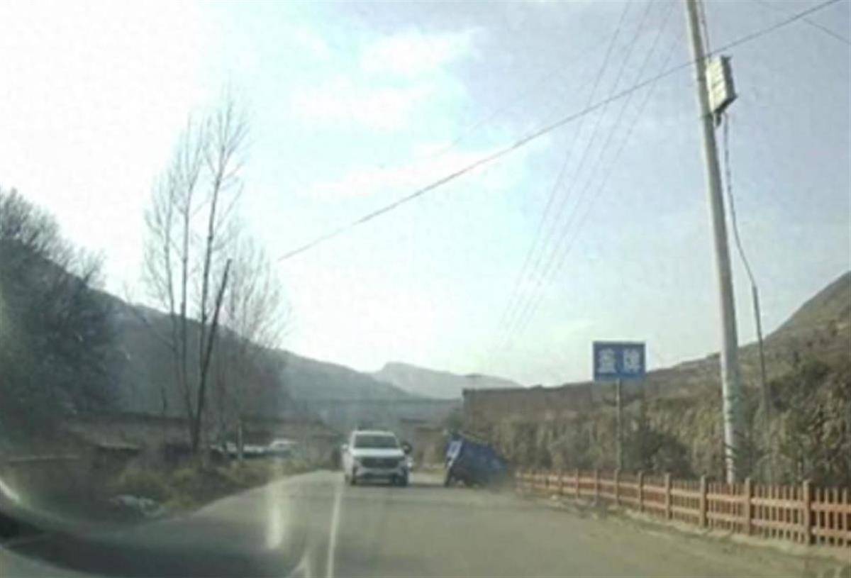 警车把农用车“别进”沟里<strong></p>
<p>北京的理财</strong>，三个问题需要澄清