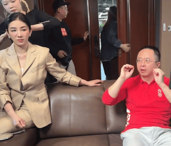 周鸿祎回应参演的短剧辣眼睛：黄奕诱惑<strong></p>
<p>理财通把</strong>我的剧情是DeepSeek设计的