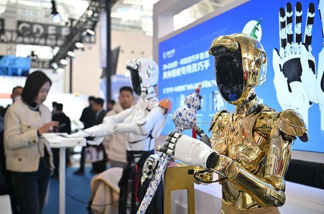新华社记者带你听两会｜听<strong></p>
<p>基金理财</strong>，“新”的活力
