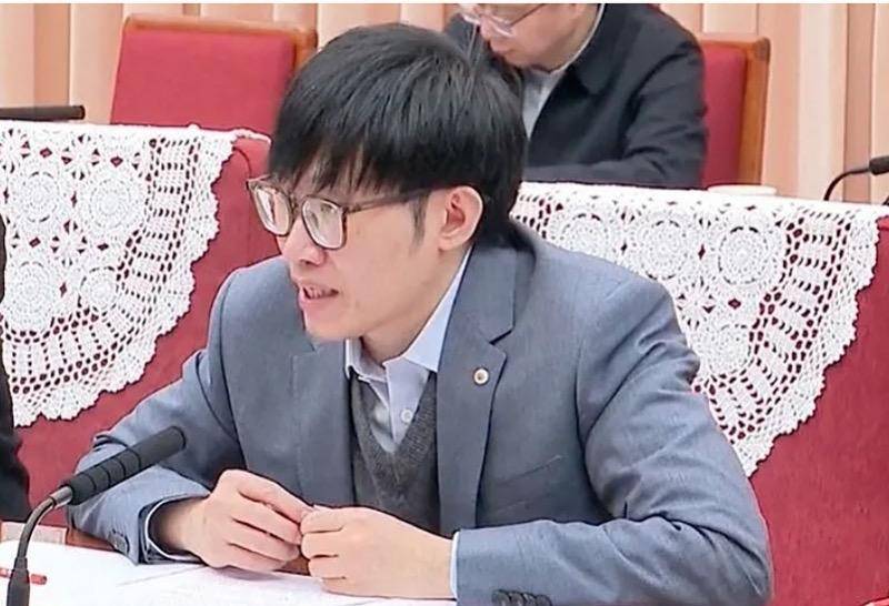 DeepSeek创始人梁文锋首登全球富豪榜<strong></p>
<p>e理财</strong>！好友称其低调