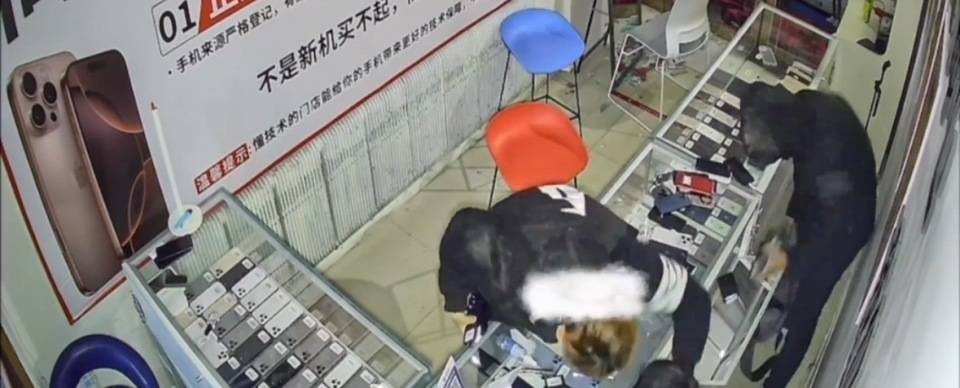4名少年偷手机89部还发视频炫耀<strong></p>
<p>济南理财</strong>，店主：贼抓了又放，手机向谁要
