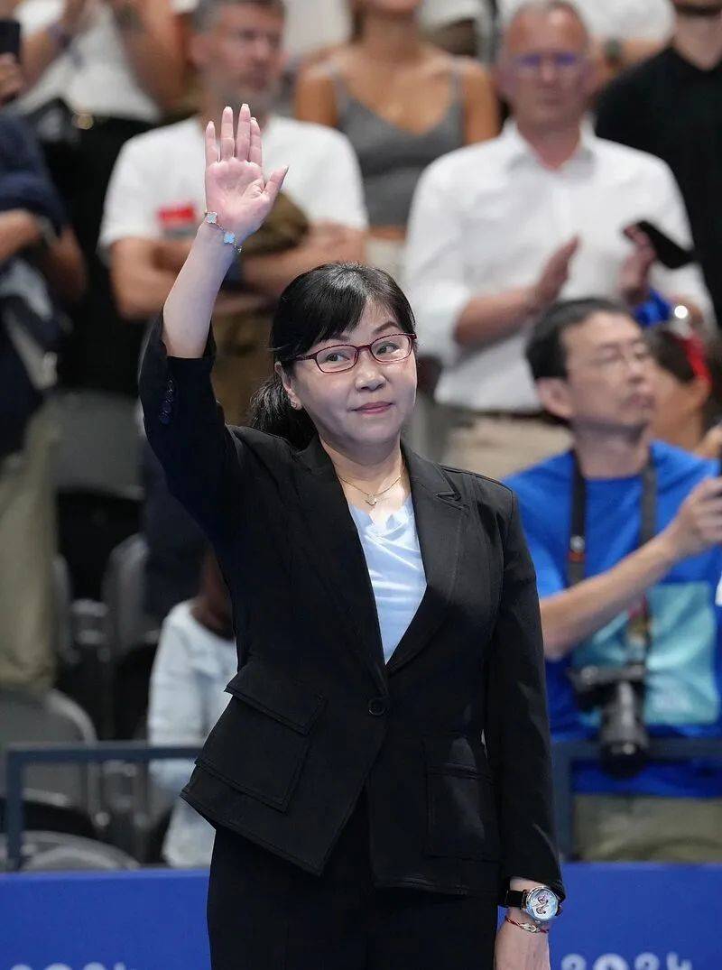 新任领导班子亮相<strong></p>
<p>怎么从网上理财</strong>！周继红当选中国泳协主席