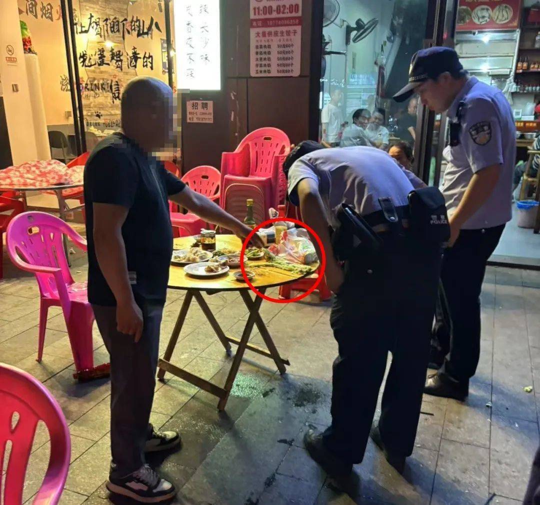 天降莴笋！长沙两男子吃宵夜遭遇高空抛物砸到餐桌上<strong></p>
<p>微银理财</strong>，谁扔的？谁担责？