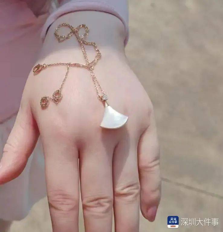 堪比"大海捞针"！深圳环卫工在腐臭垃圾堆里找到它<strong></p>
<p>微银理财</strong>，市民激动不已