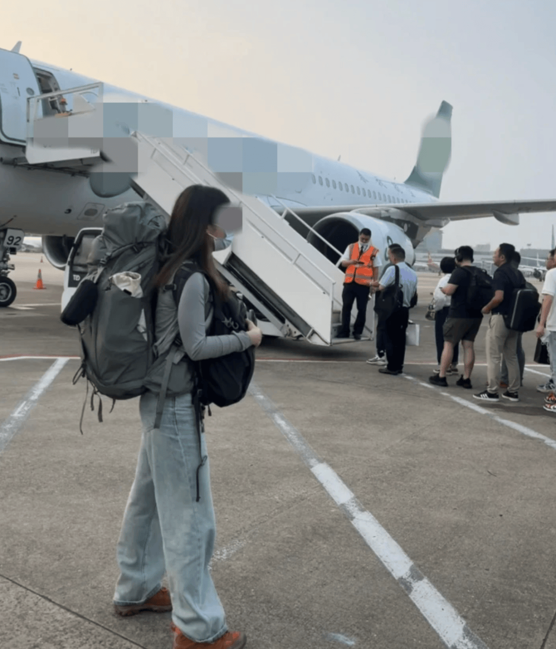“坐飞机发现旁边放着冷链海鲜”<strong></p>
<p>权益理财</strong>，航空公司兼职送货给出差人整破防了