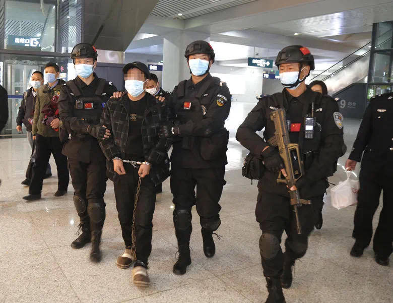 “男子强奸嫂嫂出狱后又刺死见义勇为者”案二审<strong></p>
<p>福袋理财</strong>，择日宣判 警方曾披露抓捕过程等诸多细节