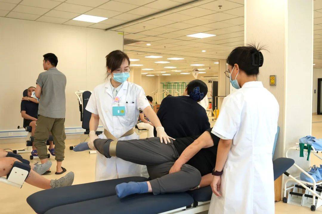 杭州32岁小伙每天打篮球到深夜<strong></p>
<p>ptp理财</strong>，一查“韧带撕裂”！近期多人中招