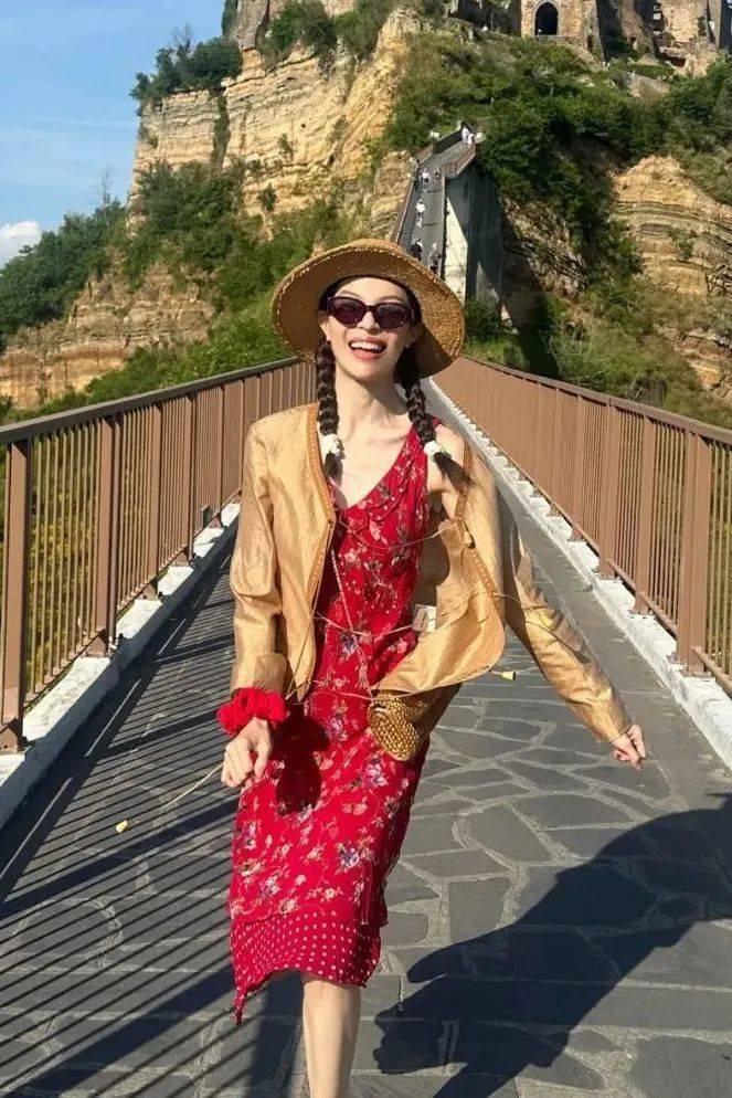 质感女人怎么都在穿这个颜色<strong></p>
<p>保本理财收益</strong>？