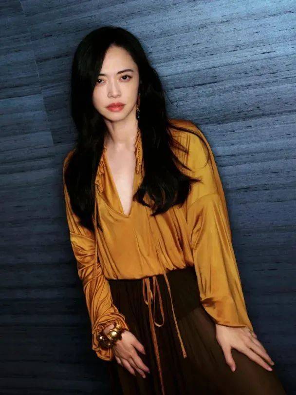 质感女人怎么都在穿这个颜色<strong></p>
<p>保本理财收益</strong>？