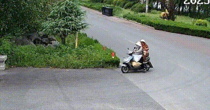 400斤<strong></p>
<p>成都理财</strong>，两人多次偷猕猴桃自己吃，被济南警方抓获
