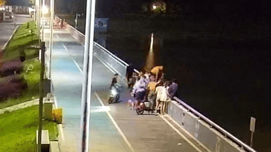 东莞一女子凌晨沉入漆黑水库<strong></p>
<p>成都理财</strong>，民警第二跳让人揪心……