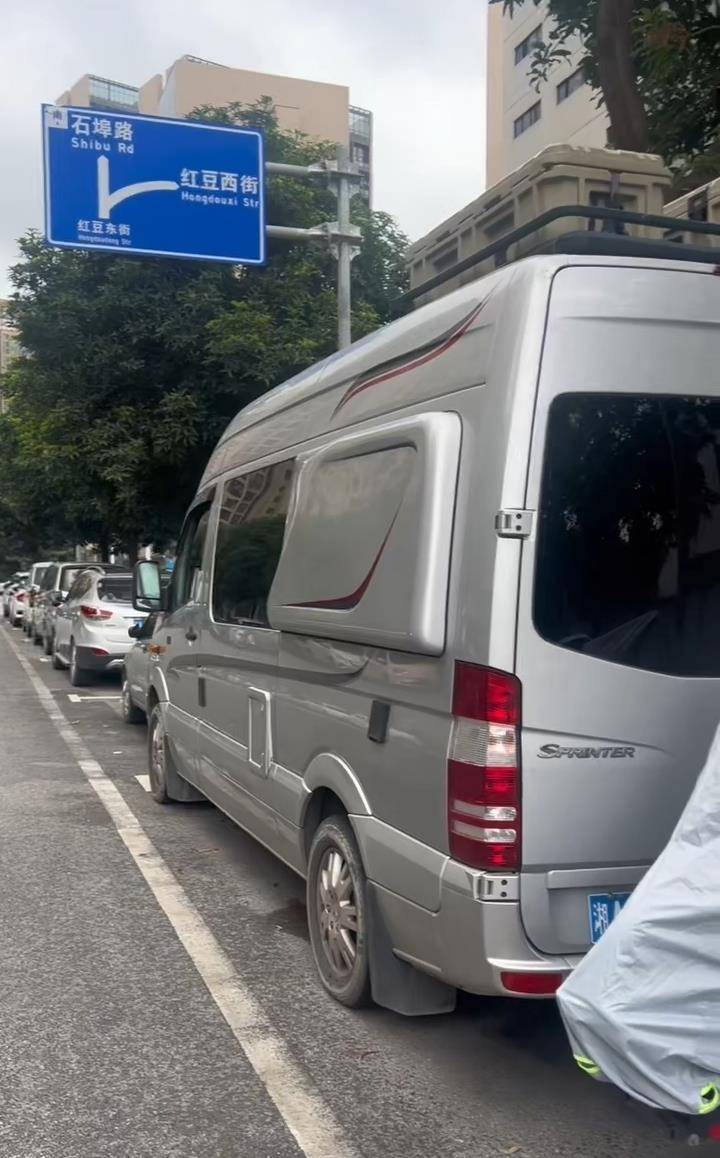 “钥匙在这<strong></p>
<p>成都理财</strong>，我回家了！”上海男子将百万元房车停在南宁街头，请陌生人上车体验