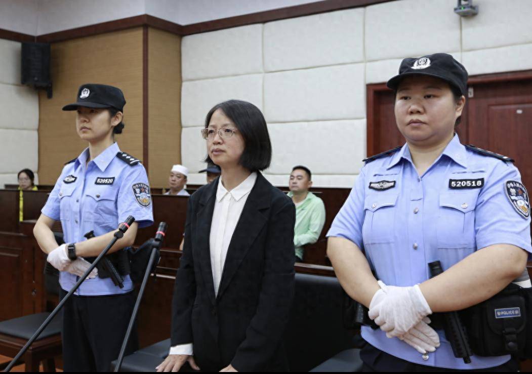 女厅官当场认罪！对省委原书记妻子唯命是从<strong></p>
<p>理财软件排行</strong>，花850万装修别墅