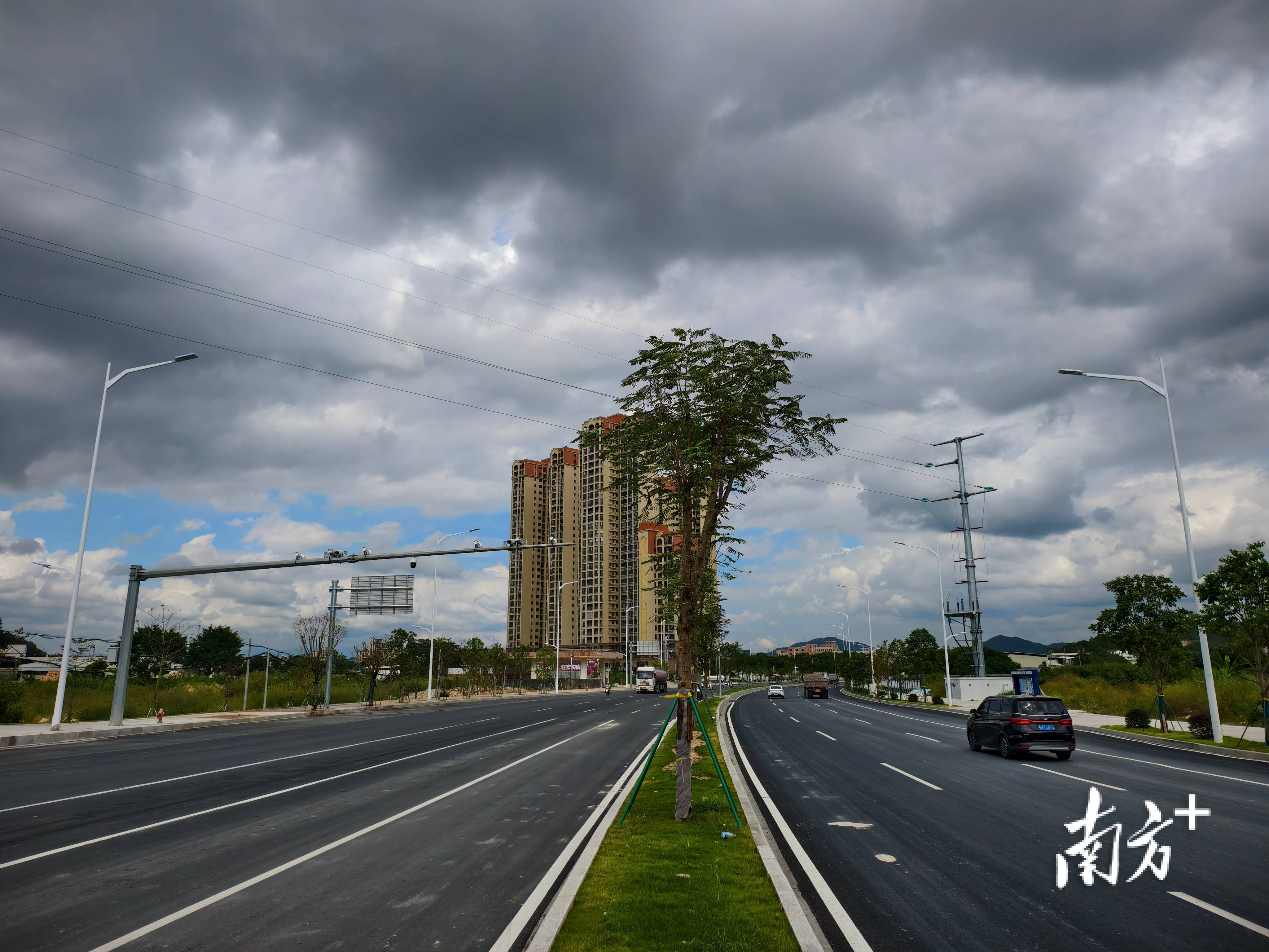 意东三路部分路段已通车<strong></p>
<p>理财软件排行</strong>，预计9月底全线贯通