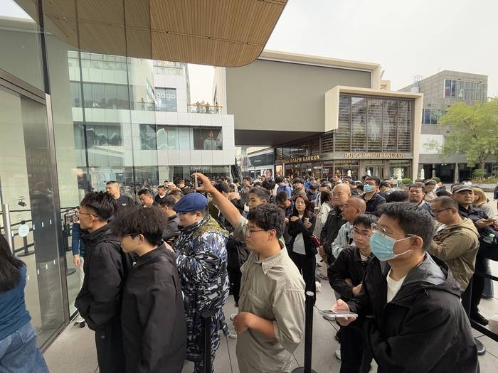 iPhone 17正式开售<strong></p>
<p>保息理财产品</strong>，橙色Pro Max黄牛最高加价1500元