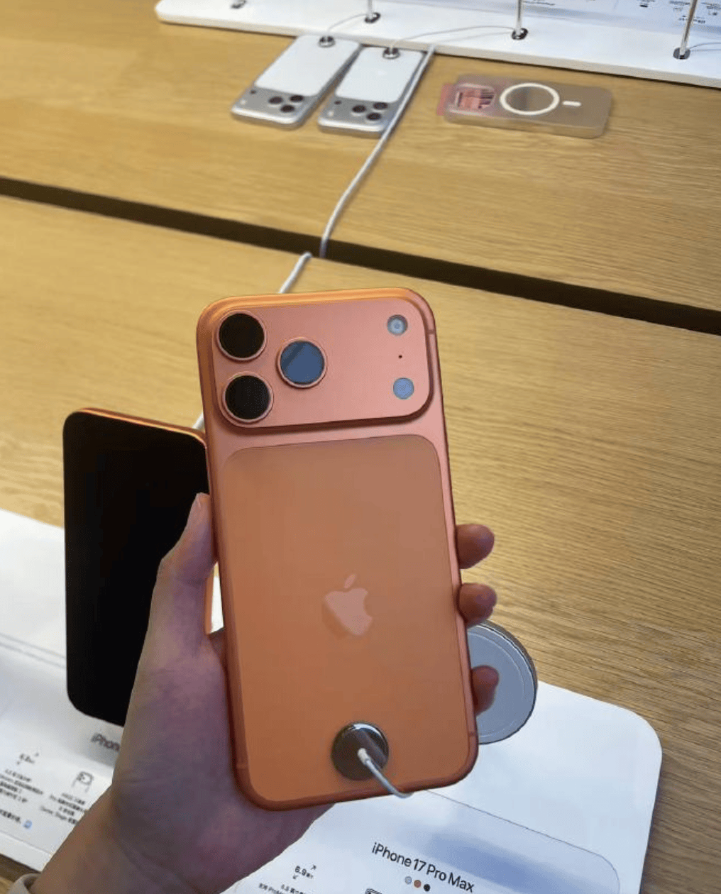 iPhone 17 Pro被黄牛拒收：“卖的人多<strong></p>
<p>保息理财产品</strong>，货太多了”