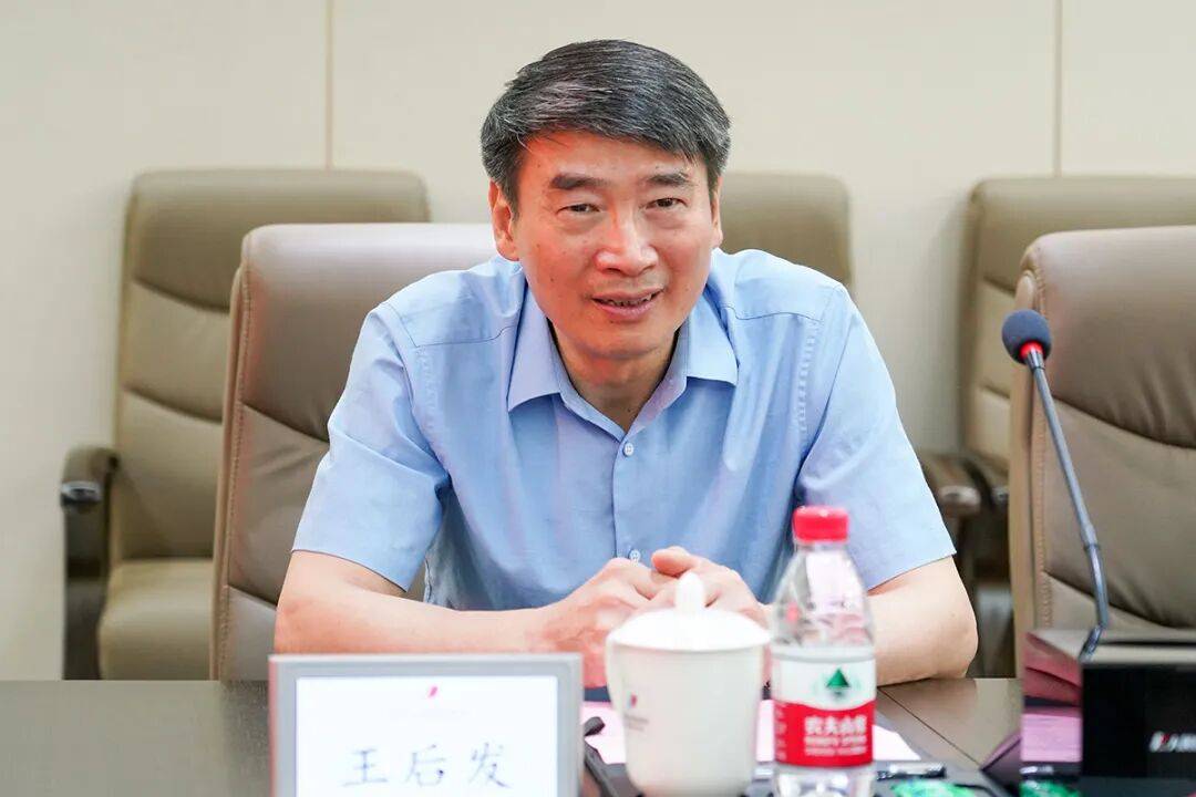 县委书记主动交代问题7个月后<strong></p>
<p>p2p理财好</strong>，县人大常委会原主任也主动交代问题，两人长期共事
