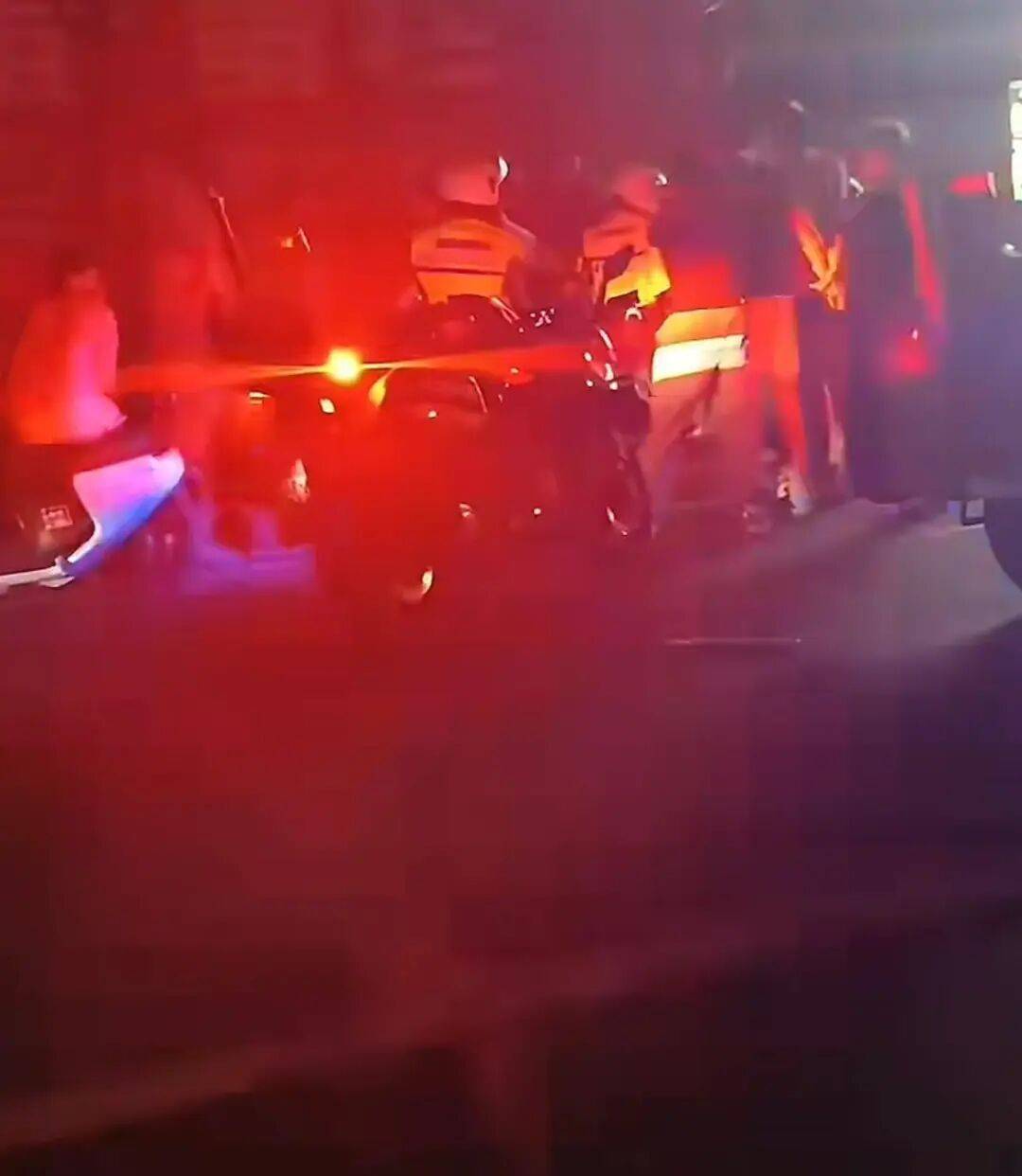 赣州警方通报“一餐饮店深夜多人打架斗殴”：2人酒后与邻桌发生冲突<strong></p>
<p>p2p理财好</strong>，用酒瓶砸伤对方，并取刀致对方轻伤，涉案人员已被采取强制措施