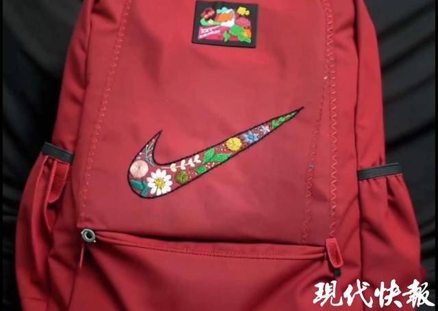 背妈妈牌NIKE书包男子收到来自官方的礼物<strong></p>
<p>p2p理财好</strong>，有定制的同款logo上衣和红书包