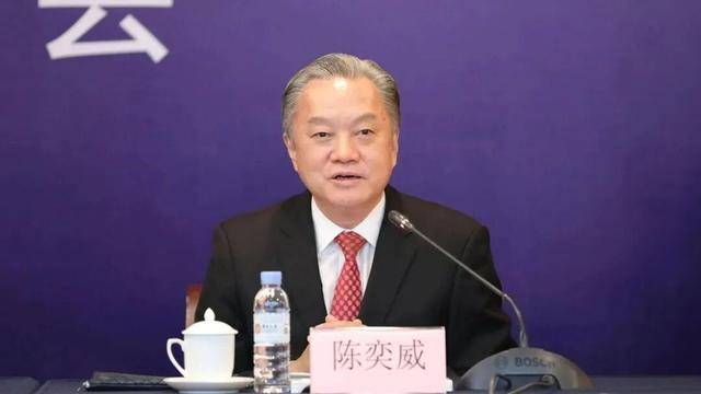 广东通报！原厅长陈奕威<strong></p>
<p>金融理财师考试</strong>，多次在公司内部食堂接受宴请，饮用茅台等高档酒水