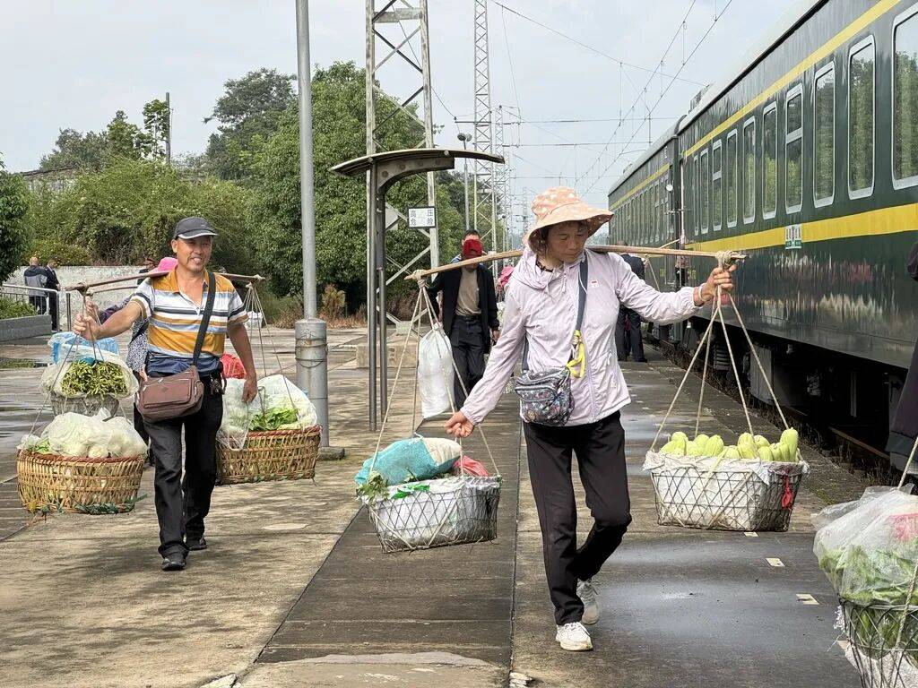 纸质火车票退场<strong></p>
<p>凤凰金融理财</strong>，每道折痕里都藏着远方、爱情与山河记忆