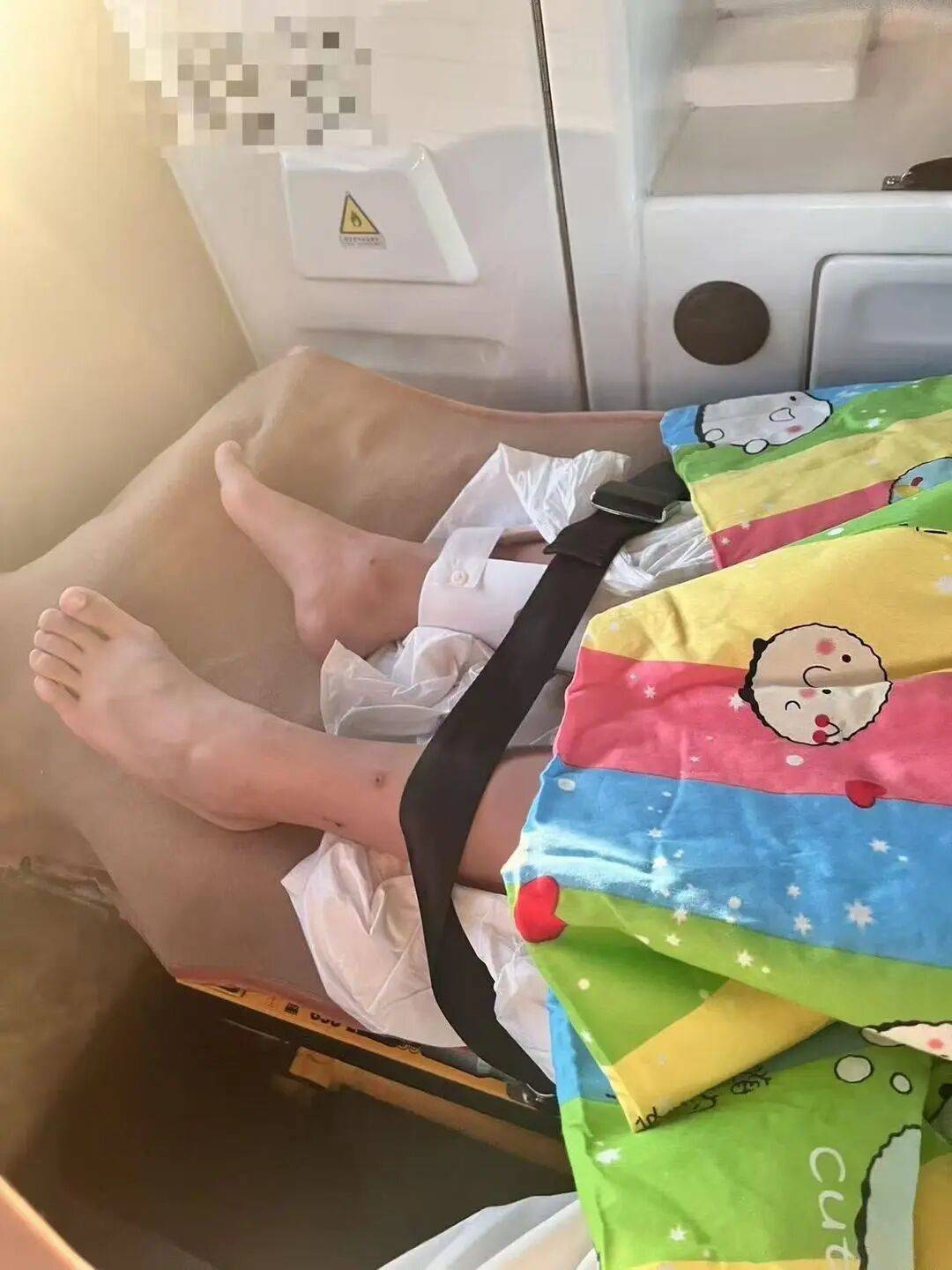 男子火车上铺跌落砸断10岁女孩腿骨<strong></p>
<p>理财风险</strong>，回应“失联”称失业讨薪中