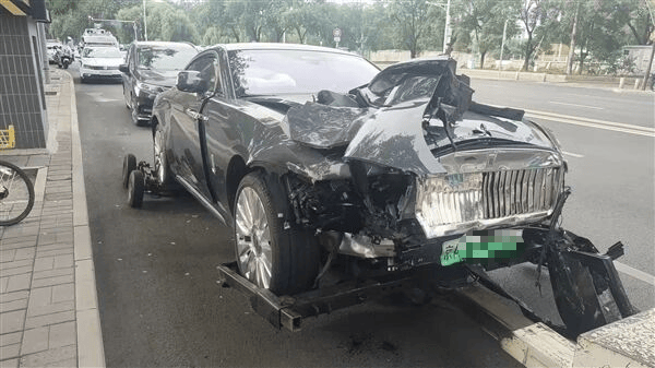 陈震谈劳斯莱斯车祸后续：对方为网约车<strong></p>
<p>理财风险</strong>，已联系到伤者家属，会全力支付应该负担的赔偿