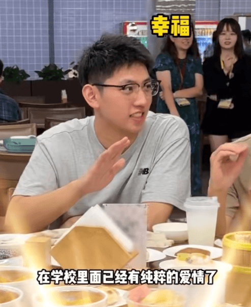 知名男歌手突然现身陌生人婚礼<strong></p>
<p>理财风险</strong>，并随礼999元！
