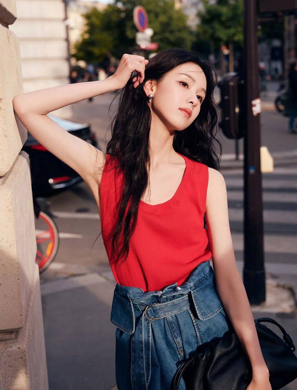 时装周上的女明星<strong></p>
<p>理财风险</strong>，秋冬氛围感一键封顶！