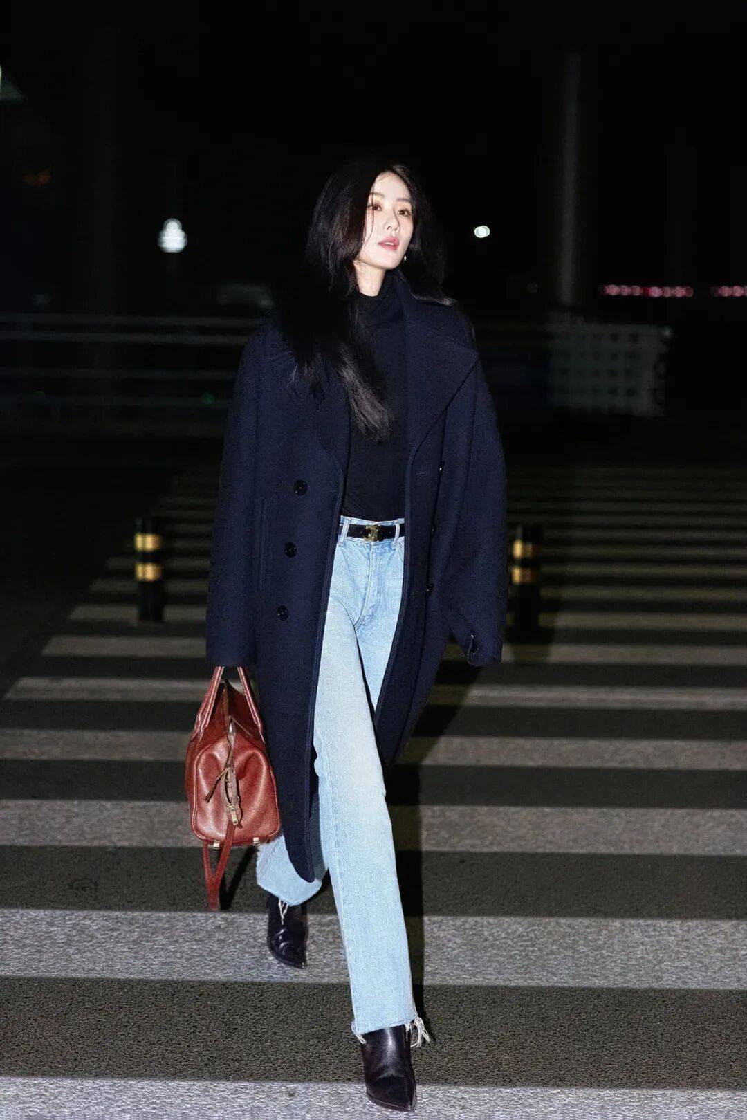 时装周上的女明星<strong></p>
<p>理财风险</strong>，秋冬氛围感一键封顶！