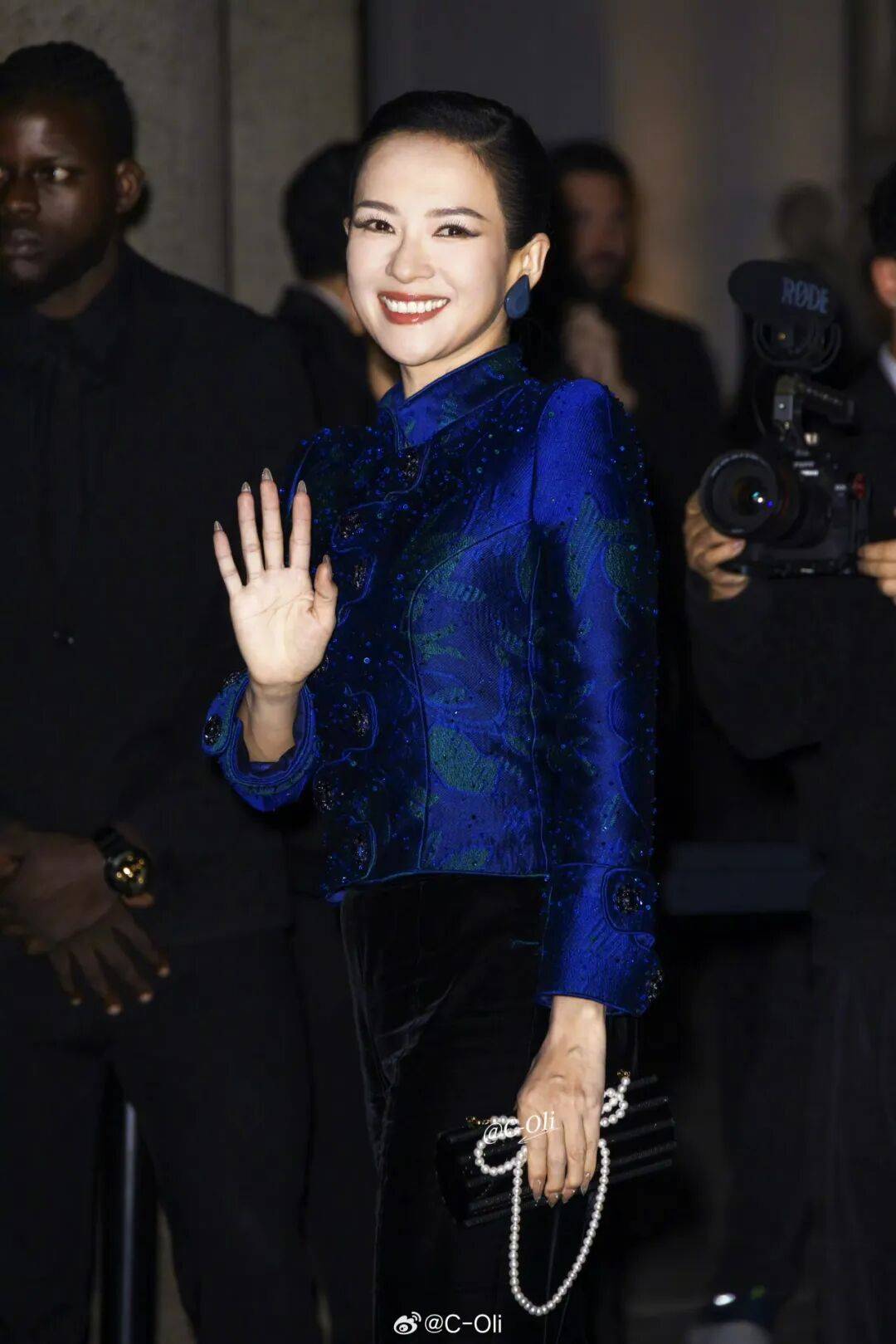 时装周上的女明星<strong></p>
<p>理财风险</strong>，秋冬氛围感一键封顶！