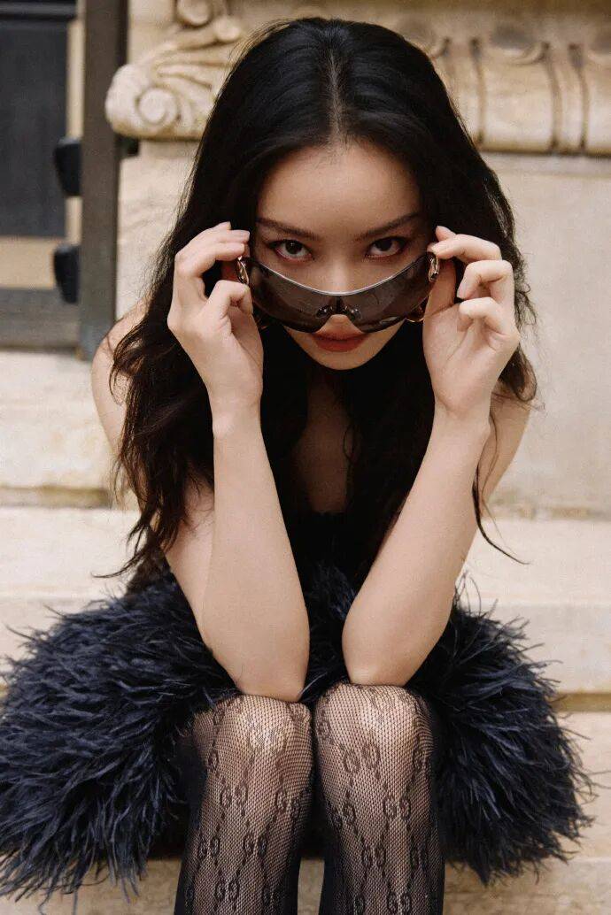 时装周上的女明星<strong></p>
<p>理财风险</strong>，秋冬氛围感一键封顶！