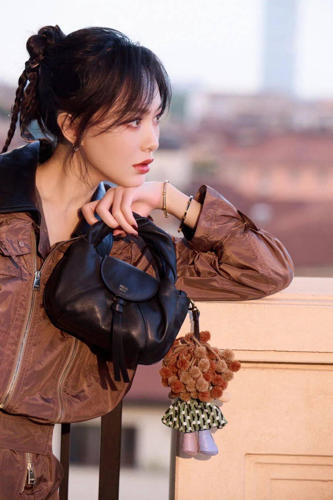 时装周上的女明星<strong></p>
<p>理财风险</strong>，秋冬氛围感一键封顶！