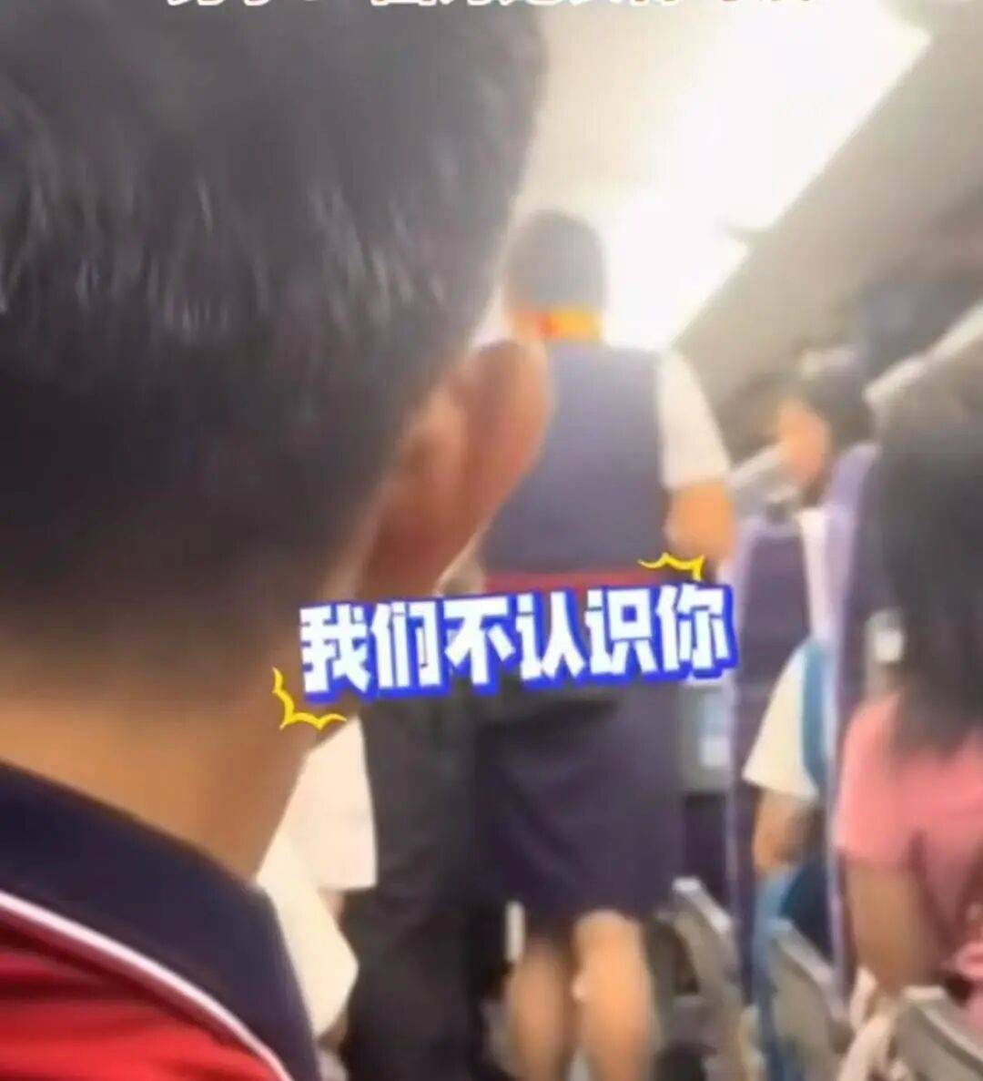 男子高铁上对邻座7岁女孩又亲又抱<strong></p>
<p>风险低的理财</strong>，警方通报：余某某（男，34岁）涉嫌猥亵儿童被刑拘